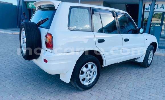 Comprar Usado Toyota RAV4 Branco Carro em Bela Vista em Maputo Comprar Usado Toyota RAV4 Branco Carro em Bela Vista em Maputo