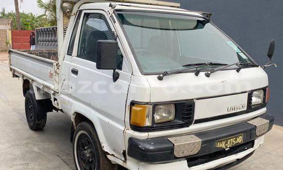 Comprar Usado Toyota Town Ace Branco Carro em Caia em Sofala