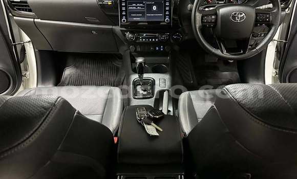Buy Used Toyota Hilux White Car in Búzi in Sofala Buy Used Toyota Hilux White Car in Búzi in Sofala