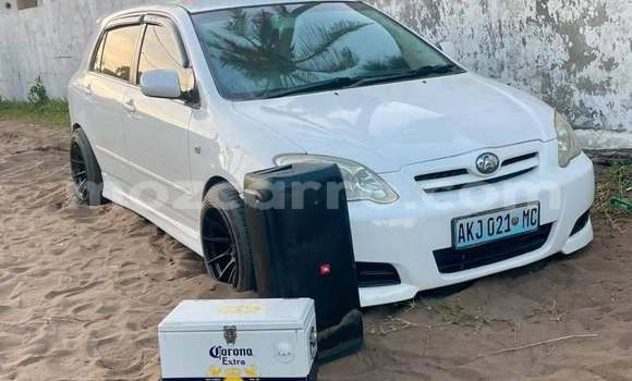 Comprar Usado Toyota Aqua Branco Carro em Caia em Sofala