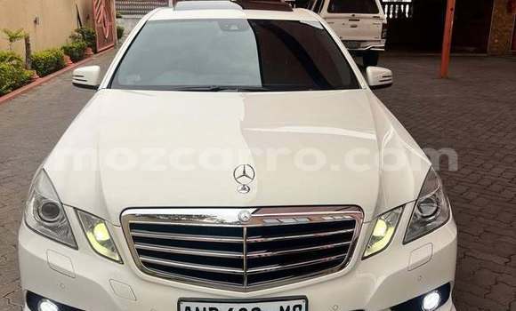 Nunua Ilio tumika Mercedes‒Benz E-Class Nyeupe Gari ndani ya Búzi nchini Sofala