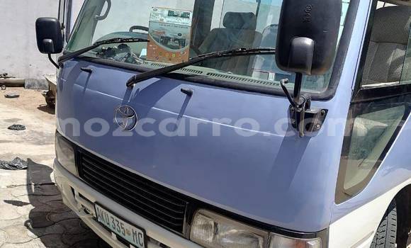 Comprar Usado Toyota Coaster Azul Carro em Búzi em Sofala