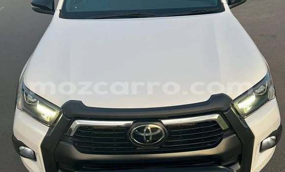 Buy Used Toyota Hilux White Car in Búzi in Sofala Buy Used Toyota Hilux White Car in Búzi in Sofala