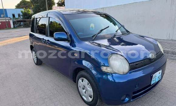 Buy Used Toyota Sienta Blue Car in Búzi in Sofala