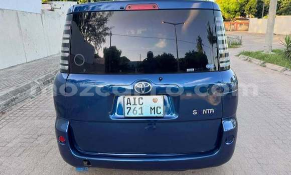 Buy Used Toyota Sienta Blue Car in Búzi in Sofala Buy Used Toyota Sienta Blue Car in Búzi in Sofala