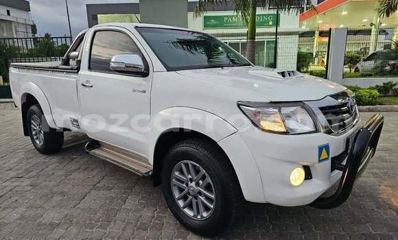Comprar Usado Toyota Hilux Branco Carro em Caia em Sofala