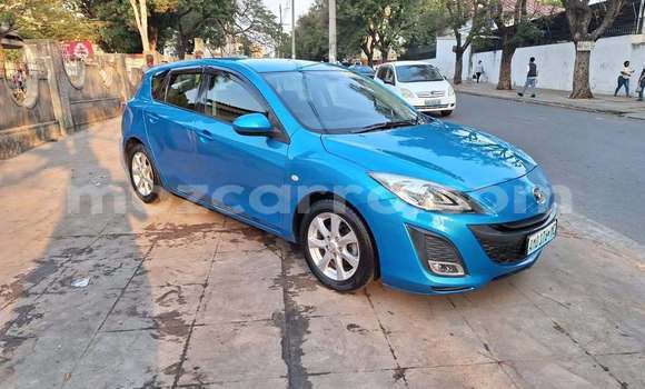Buy Used Mazda Axela Blue Car in Búzi in Sofala