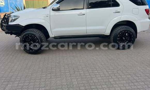 Buy Used Toyota Fortuner White Car in Búzi in Sofala Buy Used Toyota Fortuner White Car in Búzi in Sofala