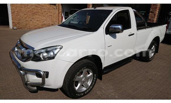 Nunua Ilio tumika Isuzu KB Nyeupe Gari ndani ya Maputo nchini Maputo