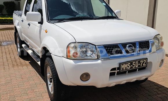 Comprar Usado Nissan Hardbody Branco Carro em Maputo em Maputo