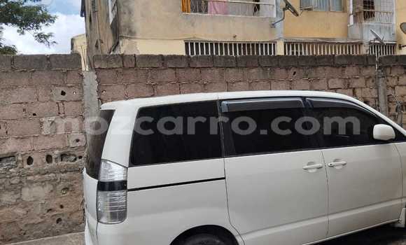 Buy Used Toyota Voxy White Car in Maputo in Maputo Buy Used Toyota Voxy White Car in Maputo in Maputo