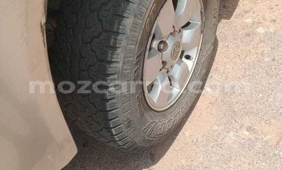 Nunua Ilio tumika Toyota Hilux Fedha Gari ndani ya Maputo nchini Maputo Nunua Ilio tumika Toyota Hilux Fedha Gari ndani ya Maputo nchini Maputo