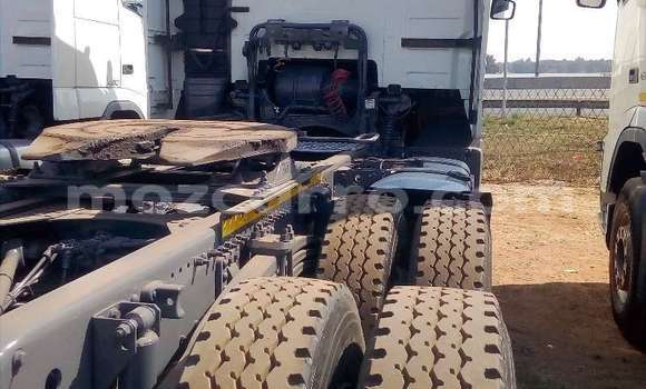 Buy Used Volvo F4 White Truck in Maputo in Maputo Buy Used Volvo F4 White Truck in Maputo in Maputo