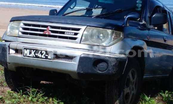 Comprar Usado Mitsubishi Pajero iO Azul Carro em Maputo em Maputo Comprar Usado Mitsubishi Pajero iO Azul Carro em Maputo em Maputo