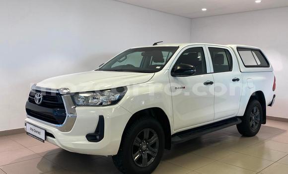 Buy Used Toyota Hilux White Car in Maputo in Maputo