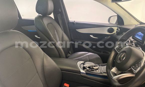 Comprar Usado Mercedes-Benz GLC 250D Branco Carro em Maputo em Maputo Comprar Usado Mercedes-Benz GLC 250D Branco Carro em Maputo em Maputo
