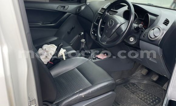 Nunua Ilio tumika Mazda BT-50 Nyeupe Gari ndani ya Maputo nchini Maputo