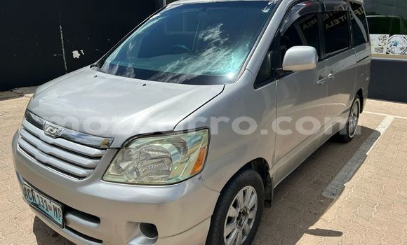 Comprar Usado Toyota Noah Bege Carro em Maputo em Maputo