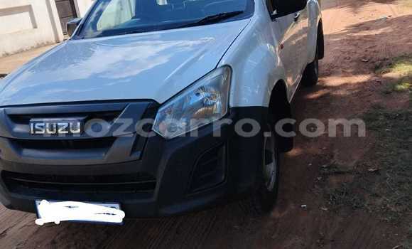 Tenga Tsaru Isuzu D-MAX Chena Mota in Maputo in Maputo