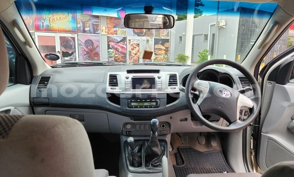 Nunua Ilio tumika Toyota Hilux Fedha Gari ndani ya Maputo nchini Maputo Nunua Ilio tumika Toyota Hilux Fedha Gari ndani ya Maputo nchini Maputo