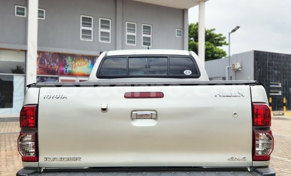 Nunua Ilio tumika Toyota Hilux Fedha Gari ndani ya Maputo nchini Maputo Nunua Ilio tumika Toyota Hilux Fedha Gari ndani ya Maputo nchini Maputo