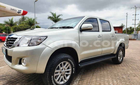 Nunua Ilio tumika Toyota Hilux Fedha Gari ndani ya Maputo nchini Maputo Nunua Ilio tumika Toyota Hilux Fedha Gari ndani ya Maputo nchini Maputo