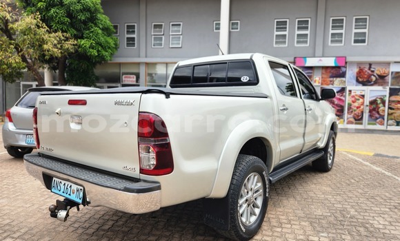 Nunua Ilio tumika Toyota Hilux Fedha Gari ndani ya Maputo nchini Maputo Nunua Ilio tumika Toyota Hilux Fedha Gari ndani ya Maputo nchini Maputo