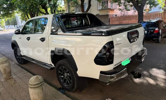 Comprar Usado Toyota Hiluxe Revo Branco Carro em Maputo em Maputo Comprar Usado Toyota Hiluxe Revo Branco Carro em Maputo em Maputo