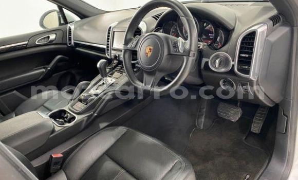 Nunua Ilio tumika Porsche Cayenne Nyeupe Gari ndani ya Maputo nchini Maputo Nunua Ilio tumika Porsche Cayenne Nyeupe Gari ndani ya Maputo nchini Maputo