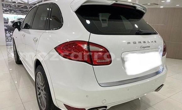 Nunua Ilio tumika Porsche Cayenne Nyeupe Gari ndani ya Maputo nchini Maputo Nunua Ilio tumika Porsche Cayenne Nyeupe Gari ndani ya Maputo nchini Maputo