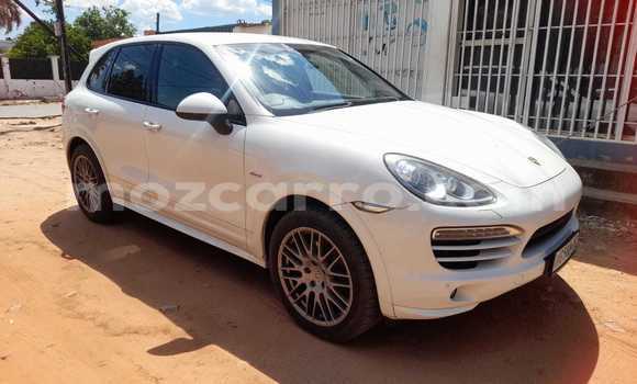 Nunua Ilio tumika Porsche Cayenne Nyeupe Gari ndani ya Maputo nchini Maputo Nunua Ilio tumika Porsche Cayenne Nyeupe Gari ndani ya Maputo nchini Maputo