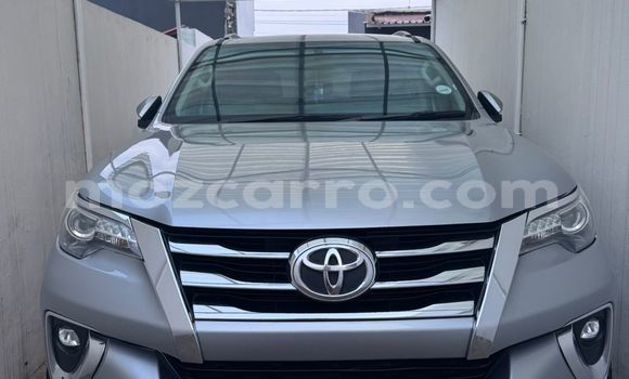 Comprar Usado Toyota Fortuner Prata Carro em Maputo em Maputo