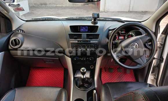 Comprar Usado Mazda BT-50 Branco Carro em Maputo em Maputo Comprar Usado Mazda BT-50 Branco Carro em Maputo em Maputo