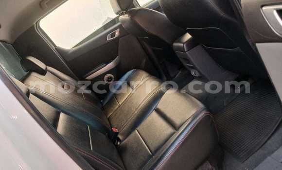 Comprar Usado Mazda BT-50 Branco Carro em Maputo em Maputo Comprar Usado Mazda BT-50 Branco Carro em Maputo em Maputo