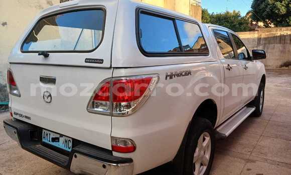 Comprar Usado Mazda BT-50 Branco Carro em Maputo em Maputo Comprar Usado Mazda BT-50 Branco Carro em Maputo em Maputo