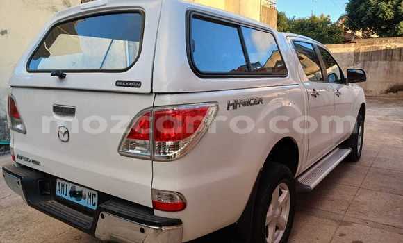 Comprar Usado Mazda BT-50 Branco Carro em Maputo em Maputo Comprar Usado Mazda BT-50 Branco Carro em Maputo em Maputo