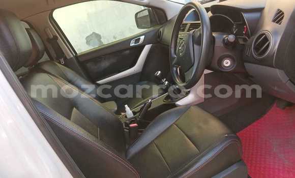 Comprar Usado Mazda BT-50 Branco Carro em Maputo em Maputo Comprar Usado Mazda BT-50 Branco Carro em Maputo em Maputo