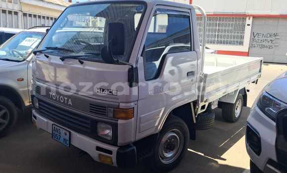 Comprar Novo Toyota HiAce Branco Caminhão em Maputo em Maputo Comprar Novo Toyota HiAce Branco Caminhão em Maputo em Maputo