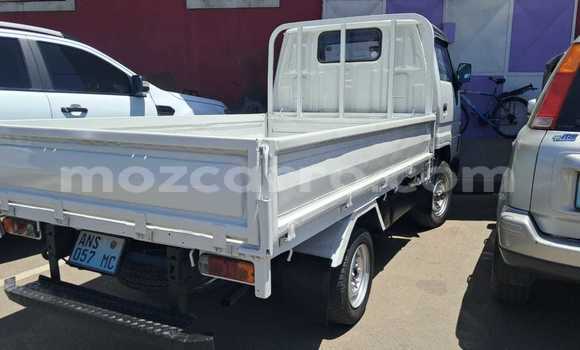 Comprar Novo Toyota HiAce Branco Caminhão em Maputo em Maputo Comprar Novo Toyota HiAce Branco Caminhão em Maputo em Maputo