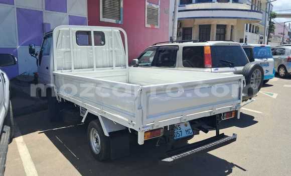 Comprar Novo Toyota HiAce Branco Caminhão em Maputo em Maputo Comprar Novo Toyota HiAce Branco Caminhão em Maputo em Maputo
