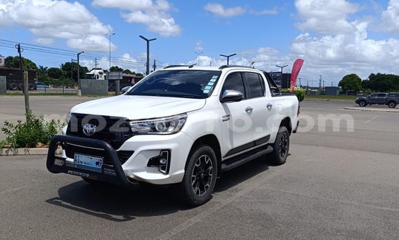 Comprar Usado Toyota Hilux Branco Carro em Maputo em Maputo