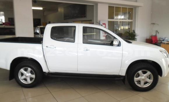Comprar Usado Isuzu KB Branco Carro em Gilé em Zambezia Comprar Usado Isuzu KB Branco Carro em Gilé em Zambezia