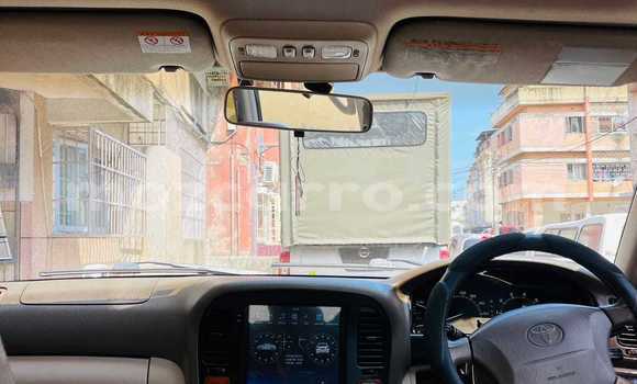 Buy Used Toyota Land Cruiser Prado White Car in Maputo in Maputo Buy Used Toyota Land Cruiser Prado White Car in Maputo in Maputo