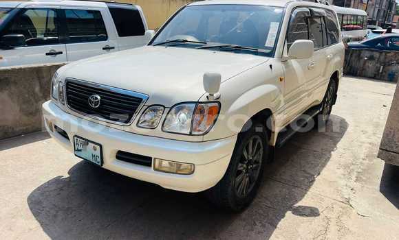 Buy Used Toyota Land Cruiser Prado White Car in Maputo in Maputo Buy Used Toyota Land Cruiser Prado White Car in Maputo in Maputo