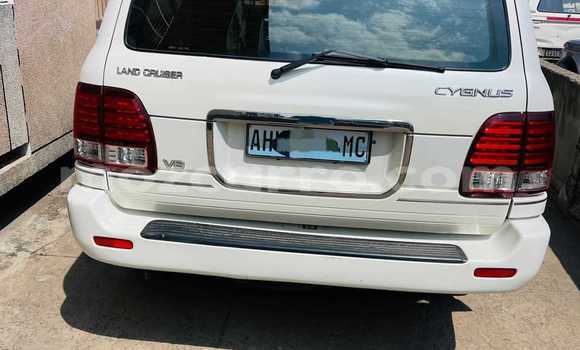 Buy Used Toyota Land Cruiser Prado White Car in Maputo in Maputo Buy Used Toyota Land Cruiser Prado White Car in Maputo in Maputo