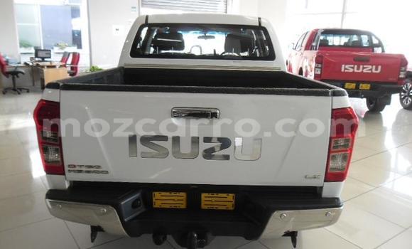 Comprar Usado Isuzu KB Branco Carro em Gilé em Zambezia Comprar Usado Isuzu KB Branco Carro em Gilé em Zambezia