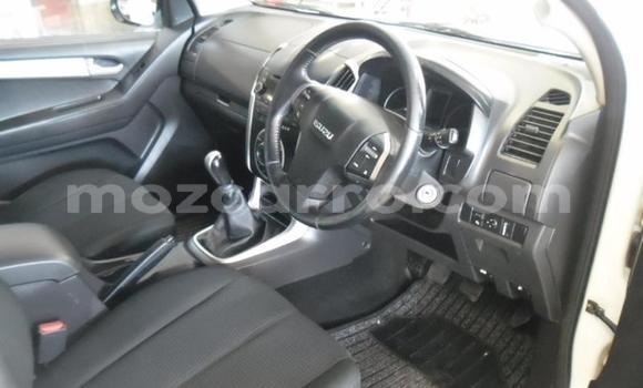 Comprar Usado Isuzu KB Branco Carro em Gilé em Zambezia Comprar Usado Isuzu KB Branco Carro em Gilé em Zambezia