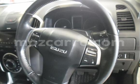 Comprar Usado Isuzu KB Branco Carro em Gilé em Zambezia Comprar Usado Isuzu KB Branco Carro em Gilé em Zambezia