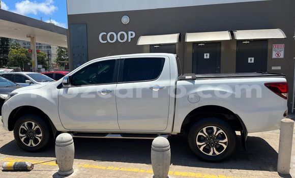 Nunua Ilio tumika Mazda BT-50 Nyeupe Gari ndani ya Maputo nchini Maputo Nunua Ilio tumika Mazda BT-50 Nyeupe Gari ndani ya Maputo nchini Maputo