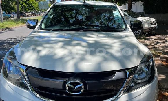 Nunua Ilio tumika Mazda BT-50 Nyeupe Gari ndani ya Maputo nchini Maputo Nunua Ilio tumika Mazda BT-50 Nyeupe Gari ndani ya Maputo nchini Maputo